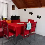 Ravne Ferienhaus *
